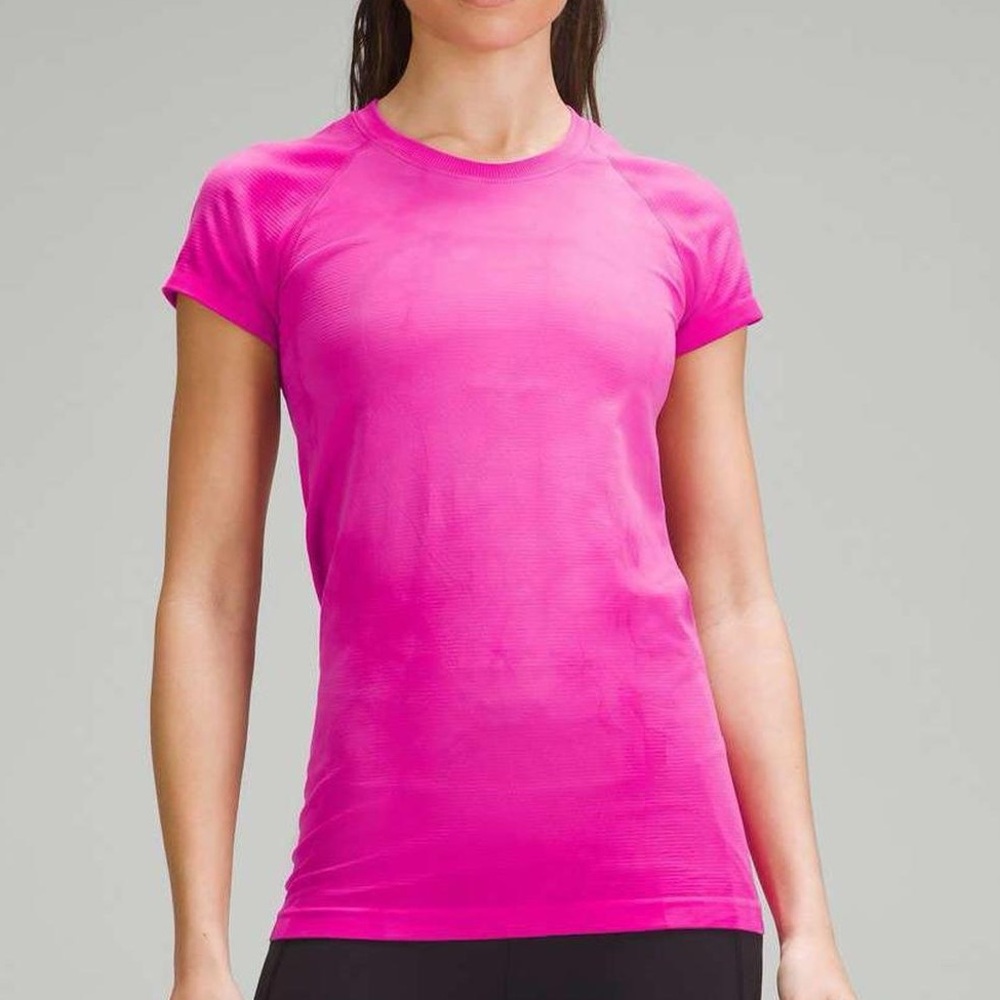 Lululemon- Swiftly Tech Short Sleeve Shirt 2.0- Size 4- pink